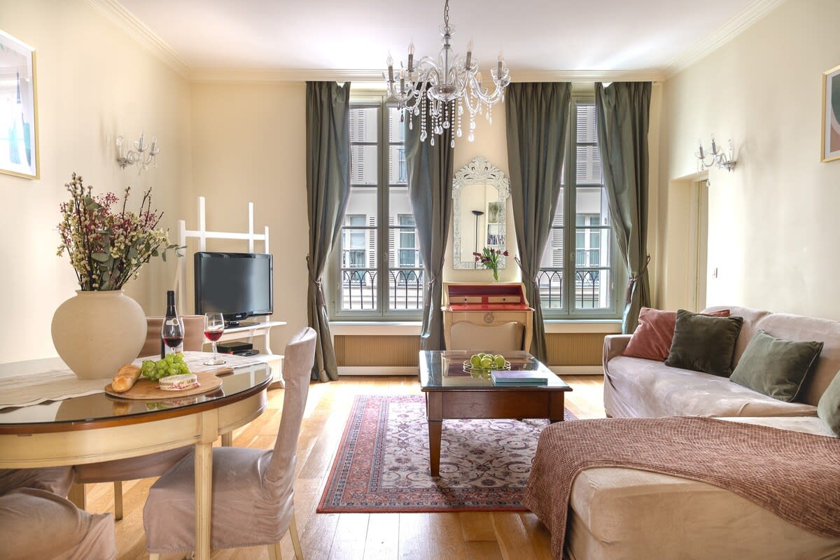 La Lumiere Eiffel, Walk to Tower! — Paris -  7th Arrondissement, Île-de-France — vacation rental