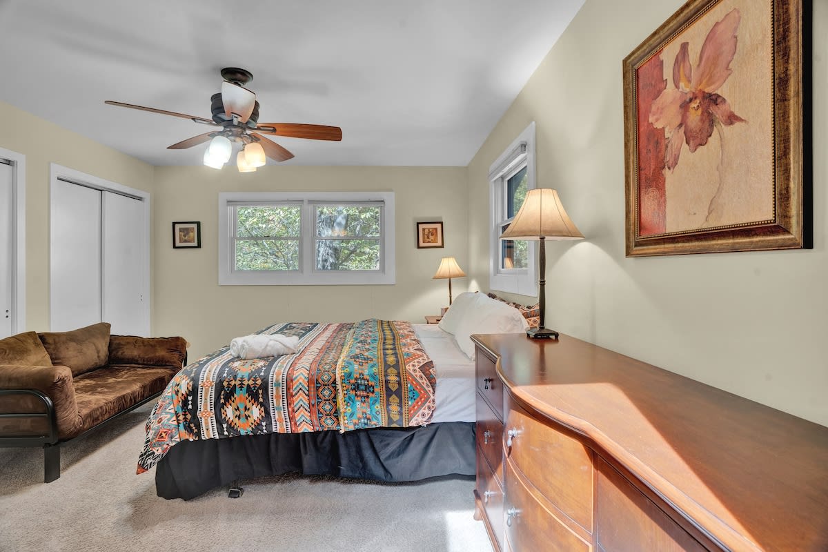 Log Cabin | King Beds | Lake Access