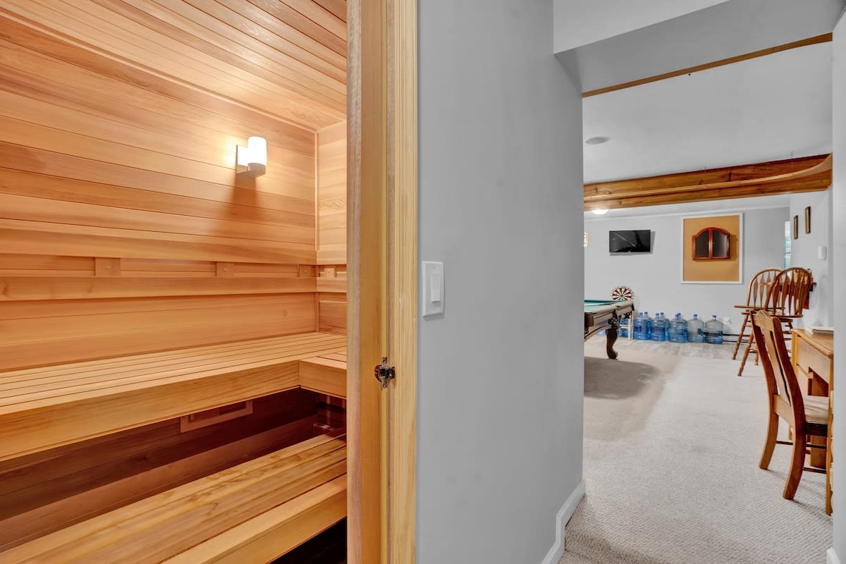 Log Cabin | King Beds | Lake Access