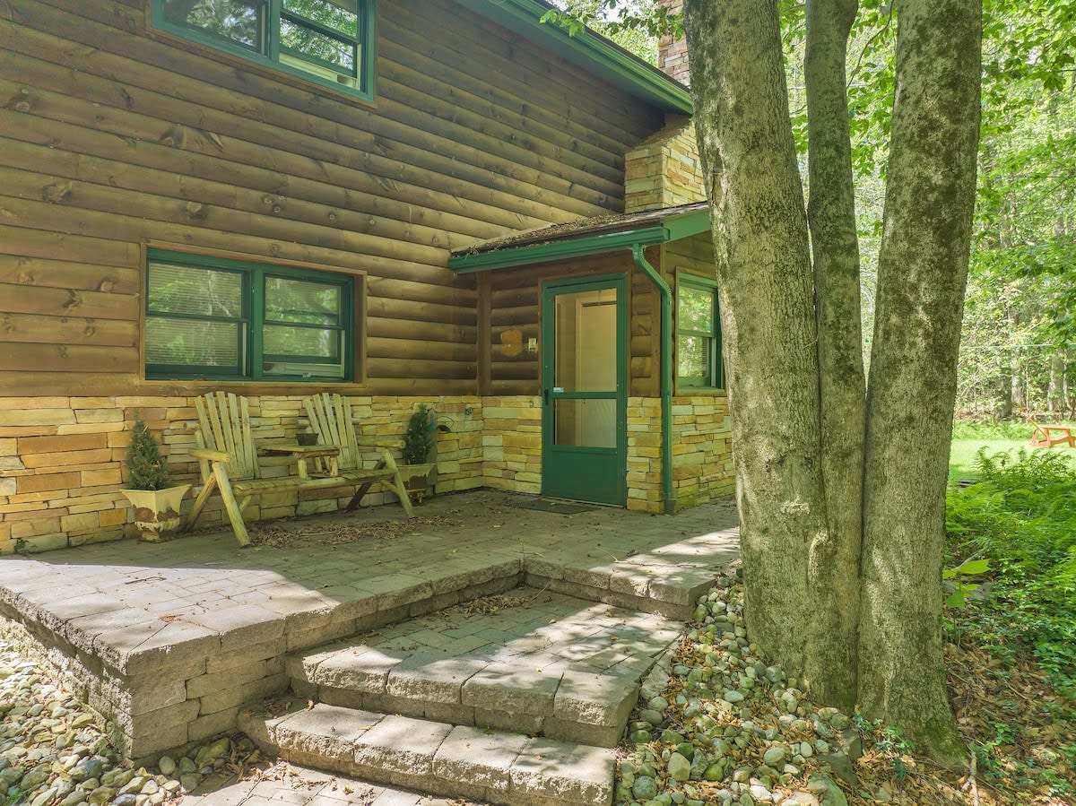 Log Cabin | King Beds | Lake Access
