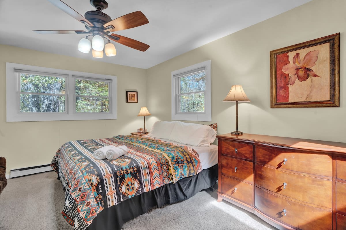 Log Cabin | King Beds | Lake Access