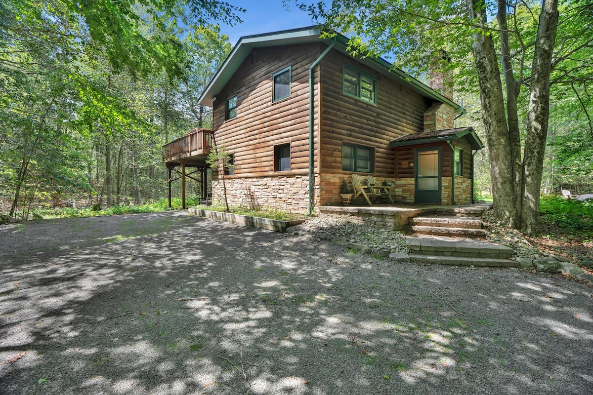 Log Cabin | King Beds | Lake Access