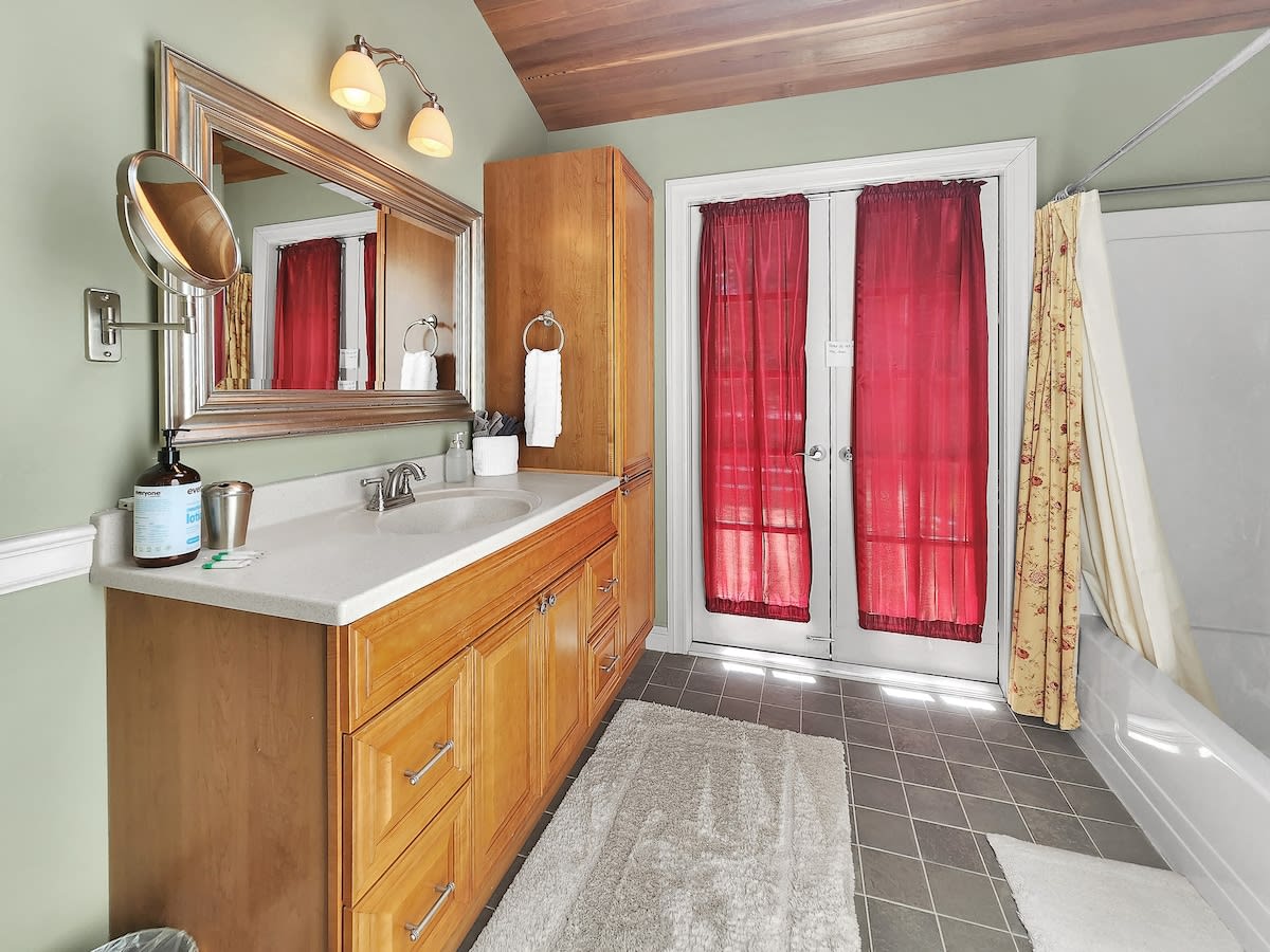 Log Cabin | King Beds | Lake Access