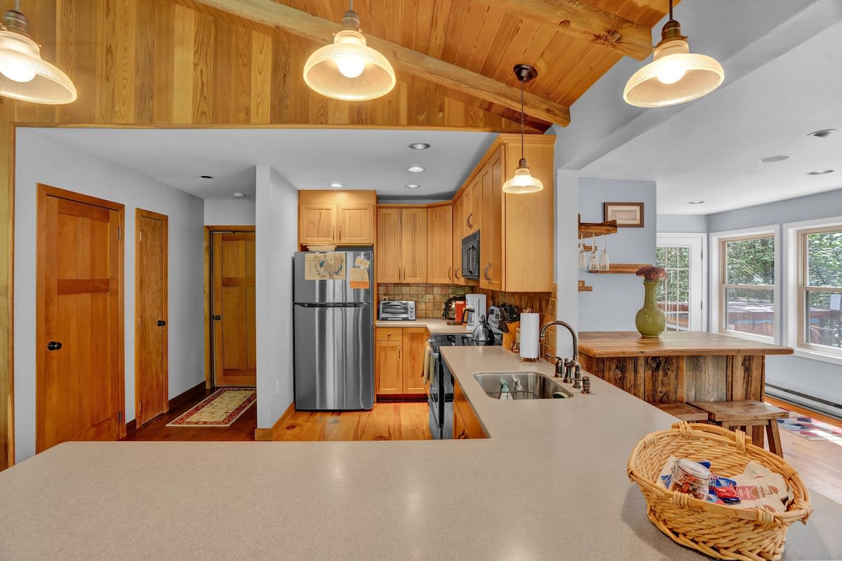 Log Cabin | King Beds | Lake Access