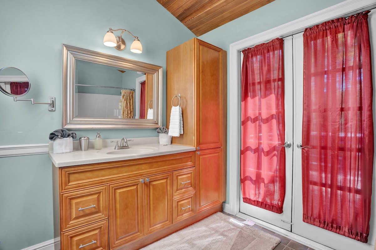 Log Cabin | King Beds | Lake Access
