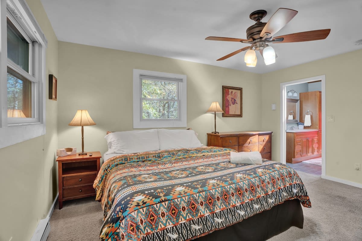 Log Cabin | King Beds | Lake Access