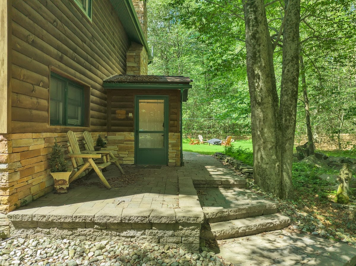 Log Cabin | King Beds | Lake Access