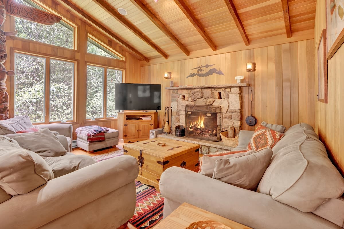 Log Cabin | King Beds | Lake Access