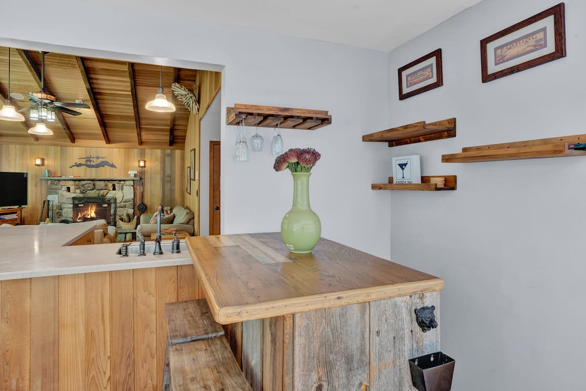 Log Cabin | King Beds | Lake Access