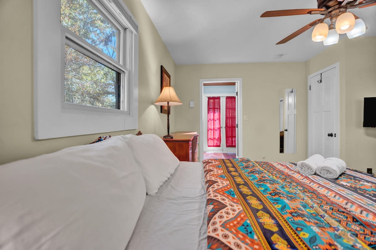 Log Cabin | King Beds | Lake Access