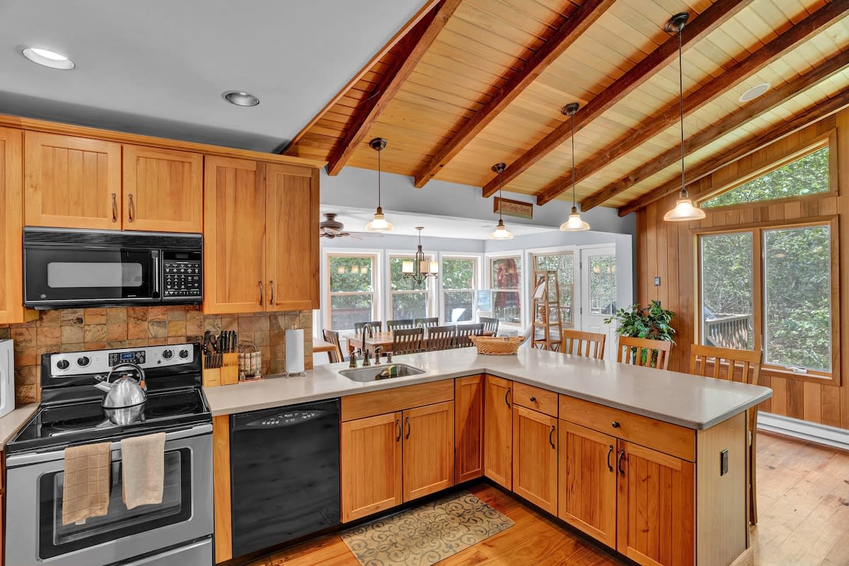 Log Cabin | King Beds | Lake Access