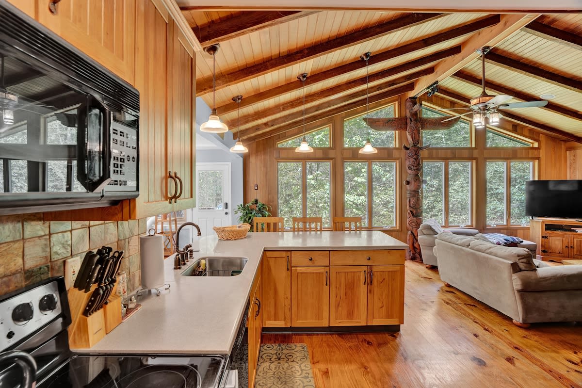 Log Cabin | King Beds | Lake Access