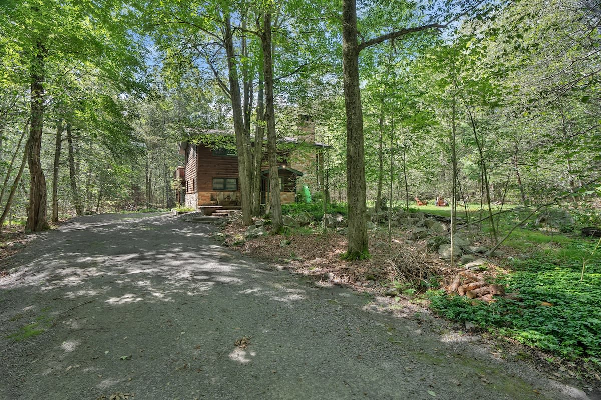 Log Cabin | King Beds | Lake Access