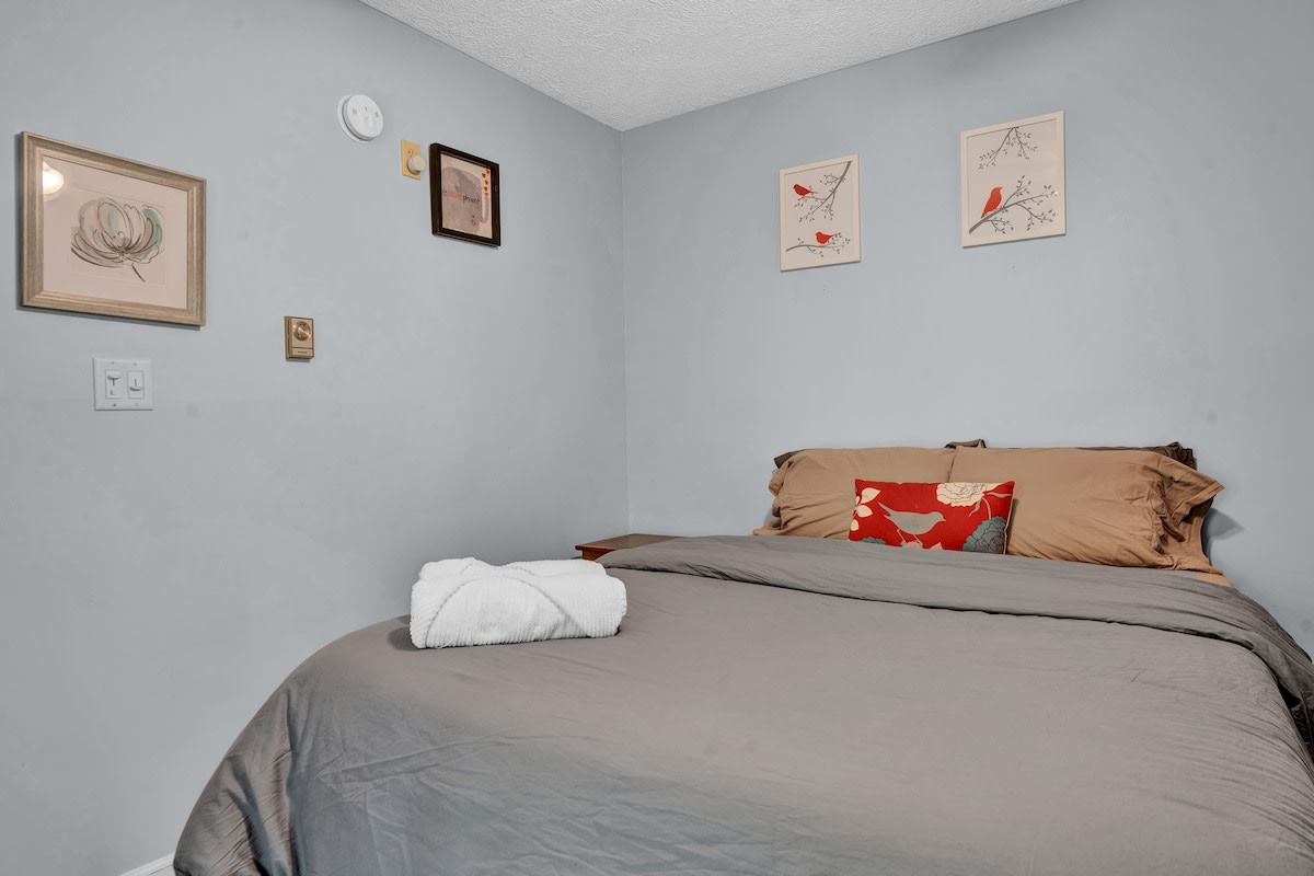 Log Cabin | King Beds | Lake Access