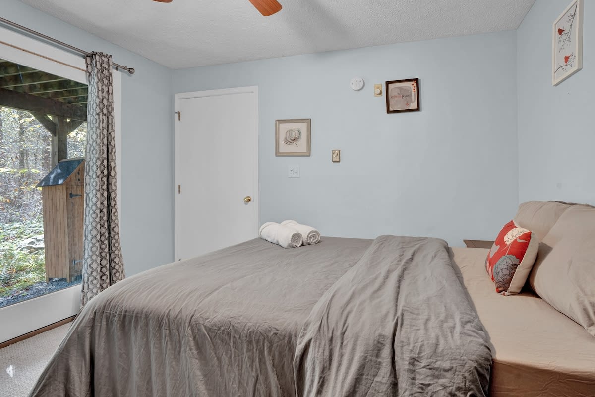 Log Cabin | King Beds | Lake Access