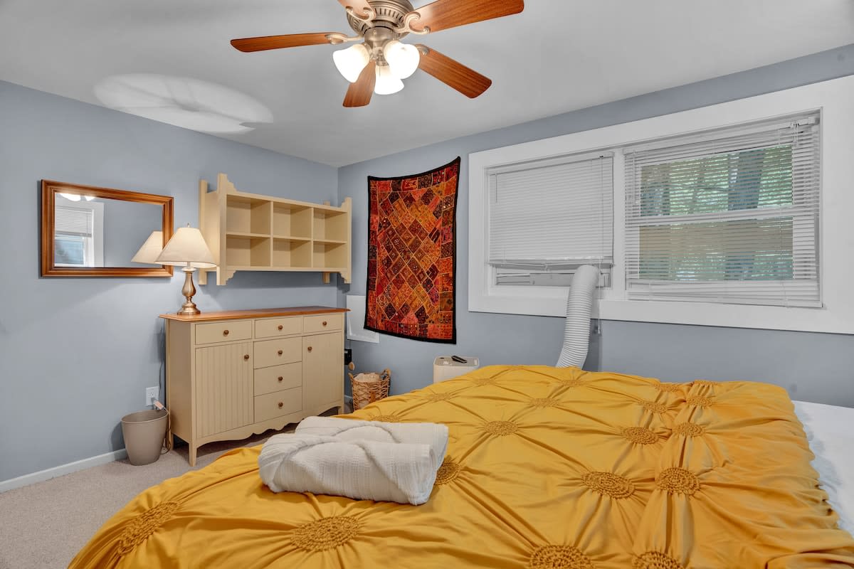 Log Cabin | King Beds | Lake Access