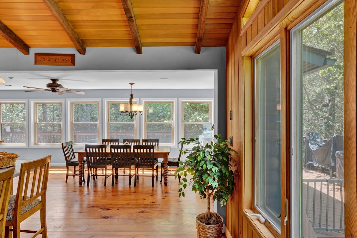 Log Cabin | King Beds | Lake Access