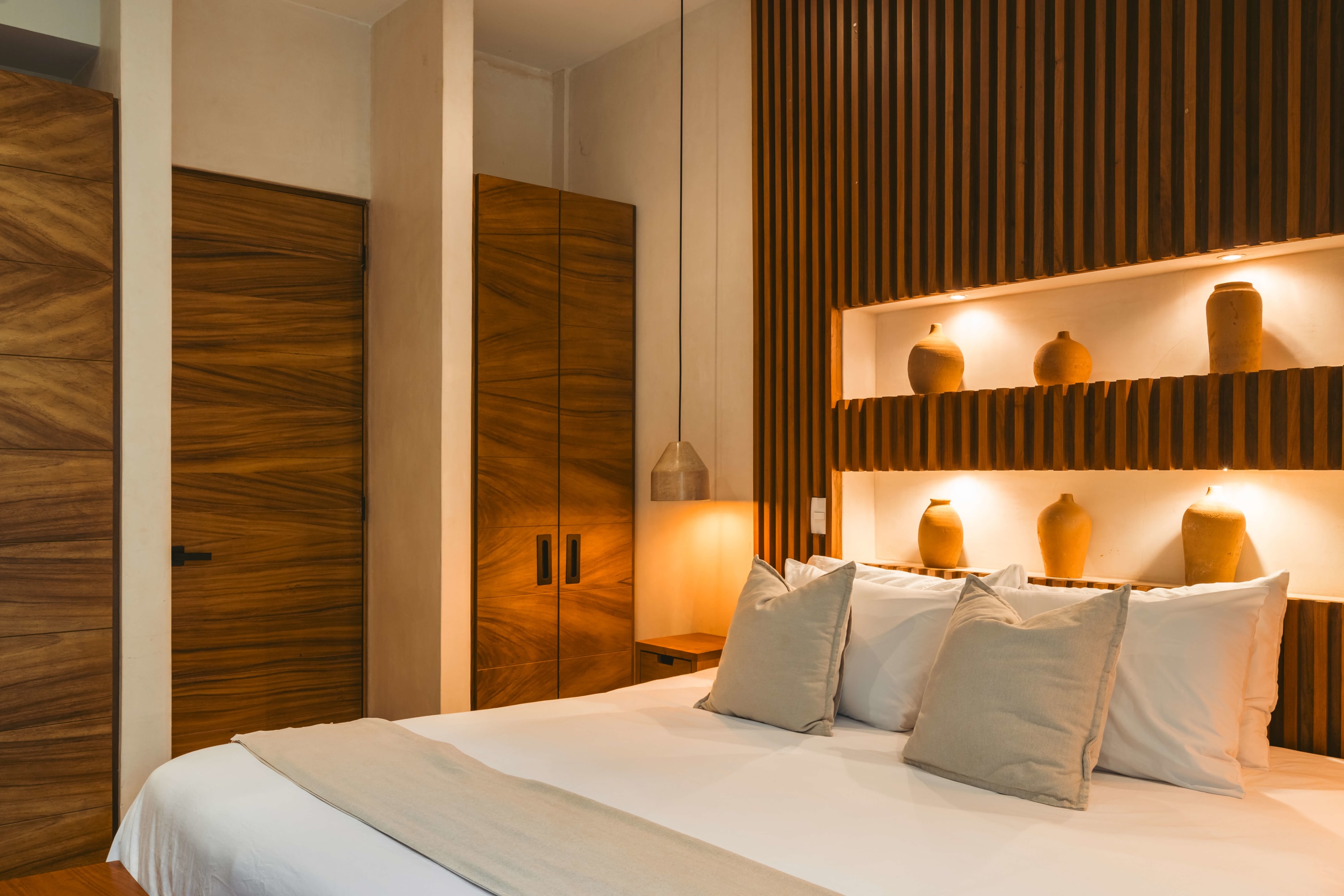 Incredible room with a comfortable bed