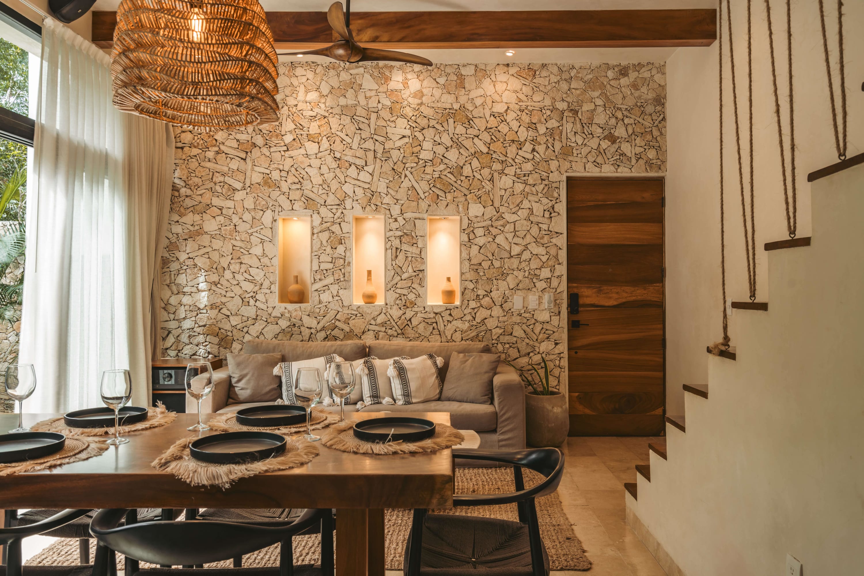 Modern and elegant living and dining room