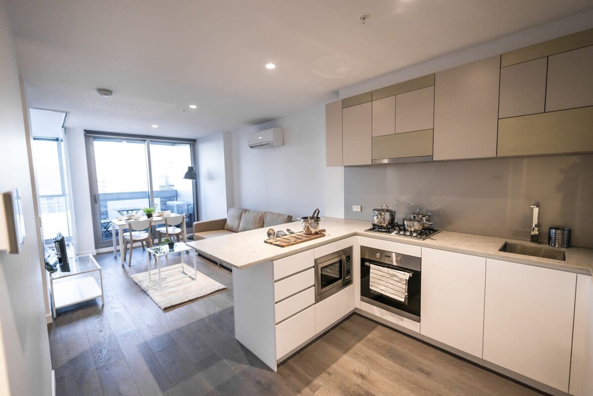 A Chic 2BR, CBD Apartment Near Southern Cross — Melbourne, Victoria — vacation rental