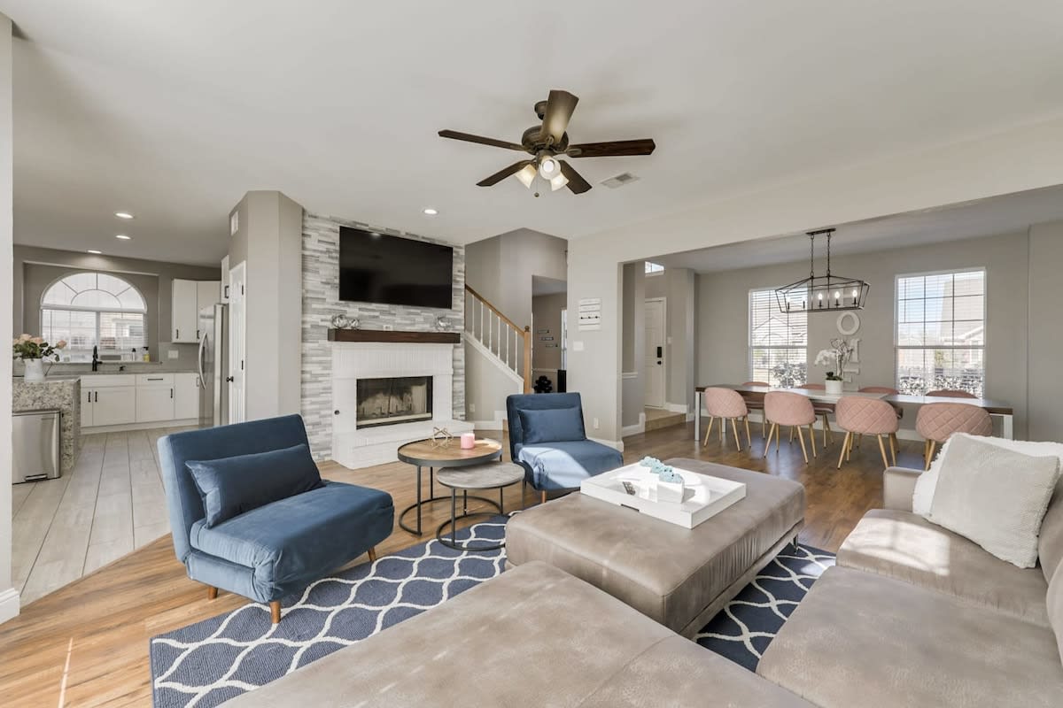 Luxury 5 BR, Jacuzzi, Gym, Near Lake for large Fam — Rowlett, TX — vacation rental