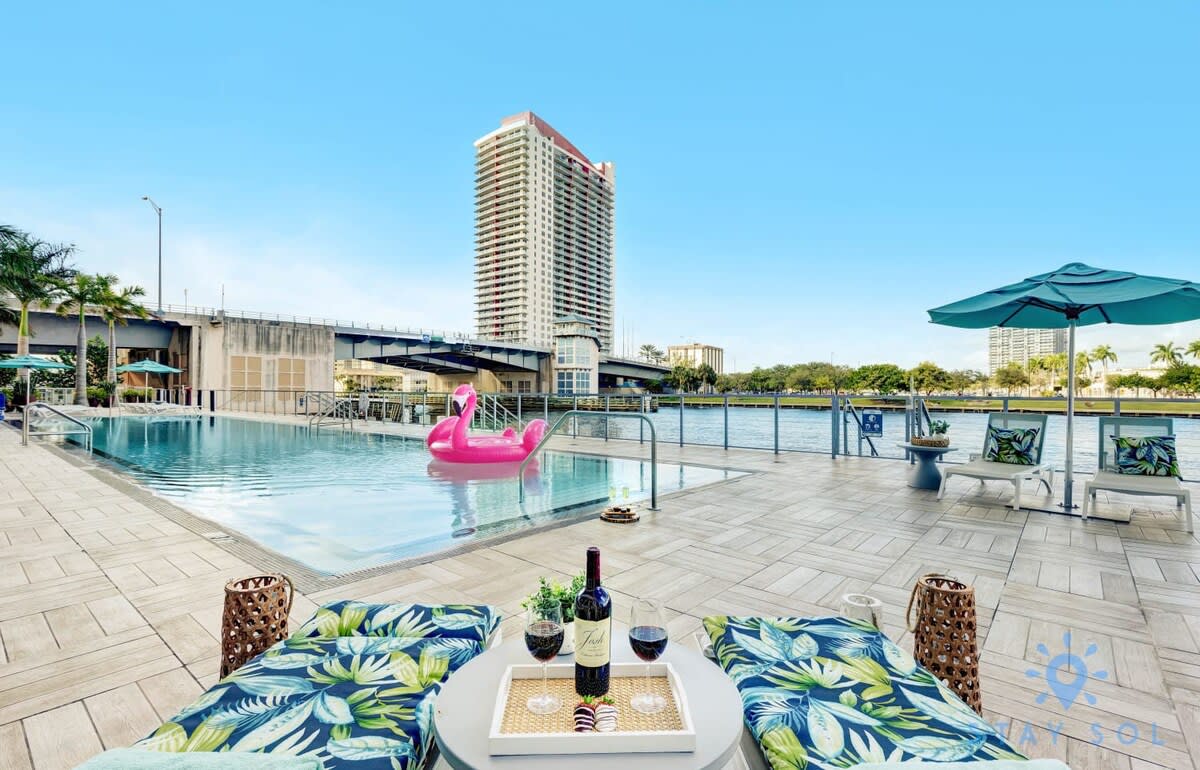 Wrap Around Balcony: Insane Views+ Amazing Pools - Picture 45