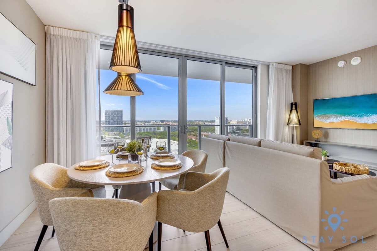 Luxury 1Br-Front Intracoastal View Balcony+ Pools