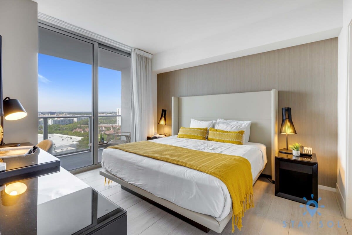 Luxury 1Br-Front Intracoastal View Balcony+ Pools