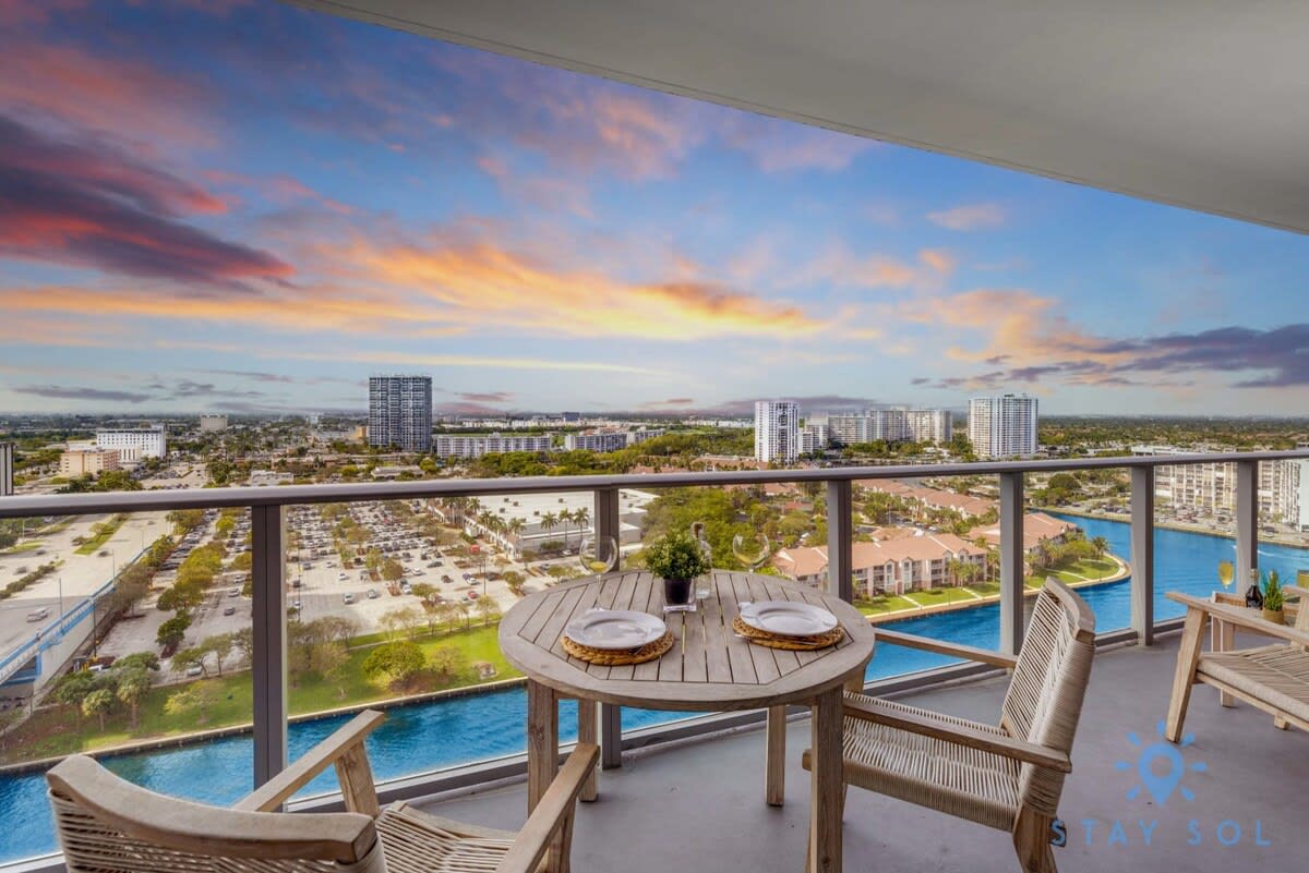 Luxury 1Br-Front Intracoastal View Balcony+ Pools - Picture 1