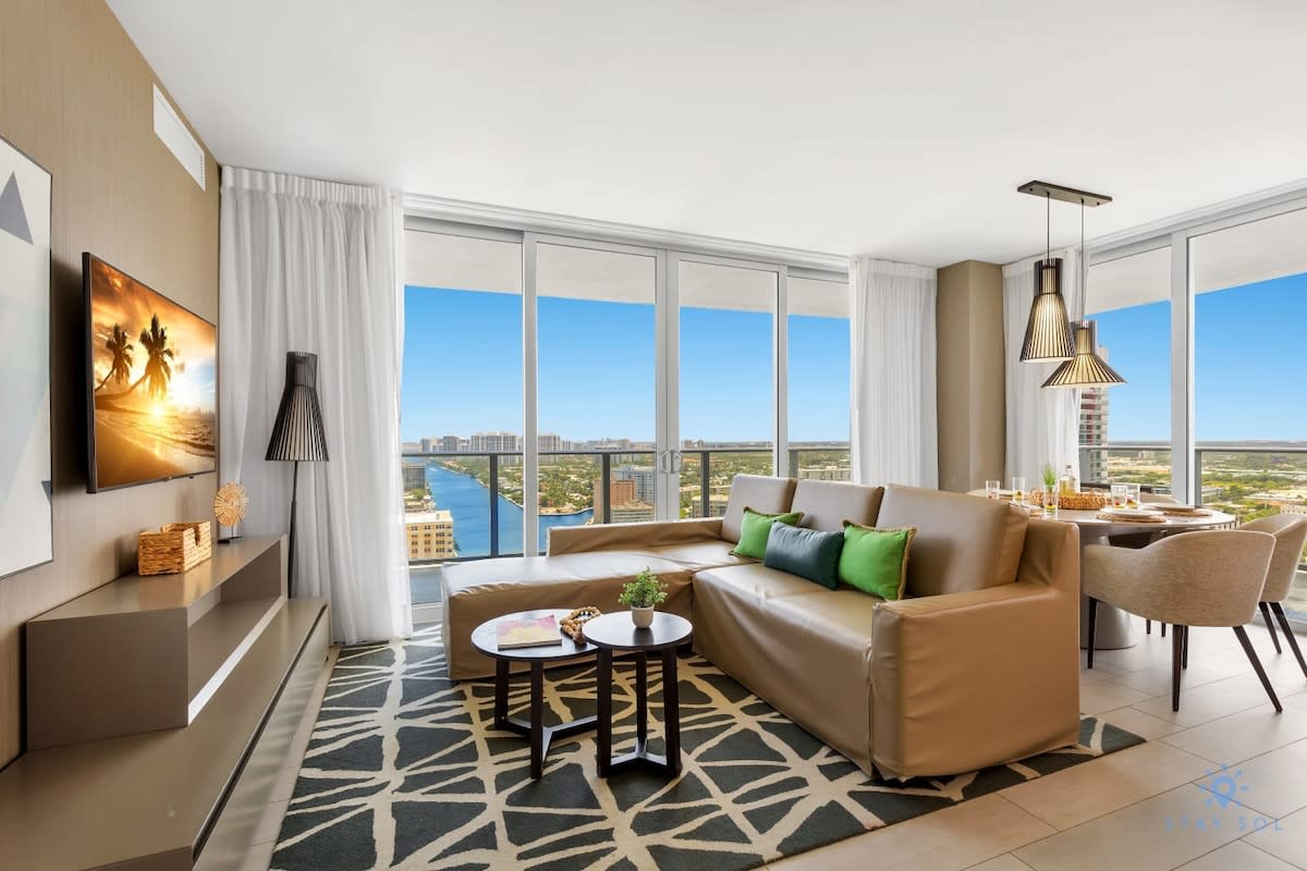 Luxury 3 Br- Front Intercostal View| Amazing Pools