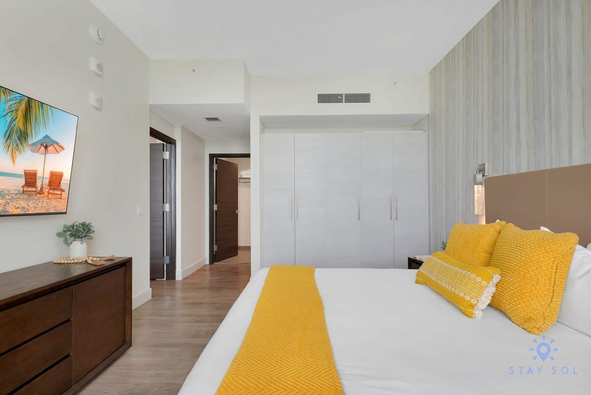 Best Stay–Rooftop Pool  & Hot Tub|Hollywood Beach