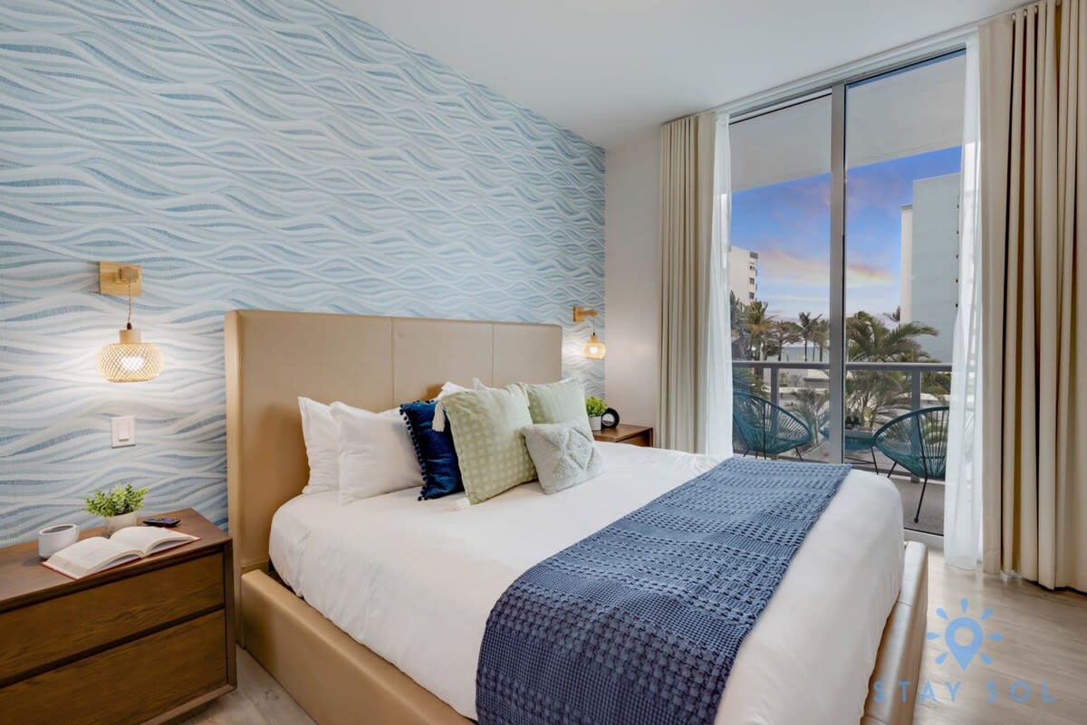 Rooftop Pool & Hot Tub+Gym|Hollywood Beach — Hollywood, FL — vacation rental