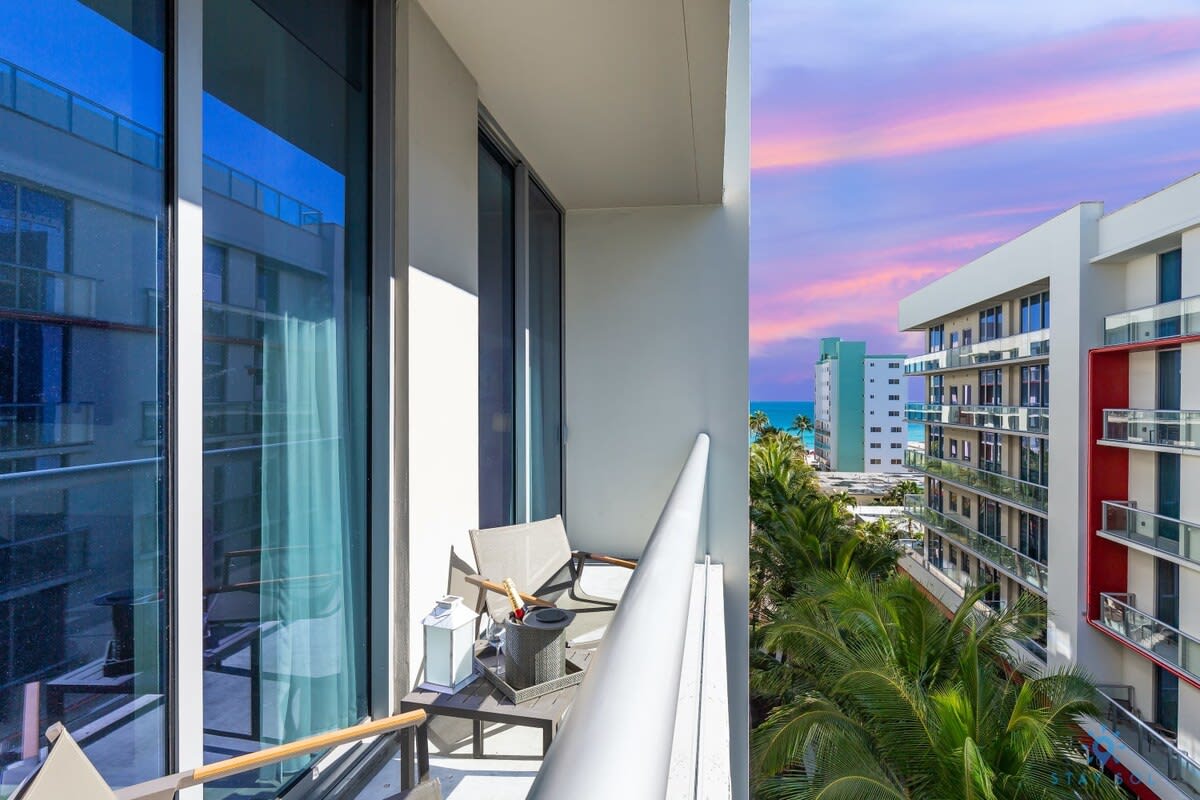 Rooftop Pool|Gym+ Relax| Hollywood Beach