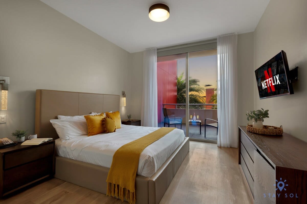 Resort Condo • Balcony • Rooftop Pool & Gym