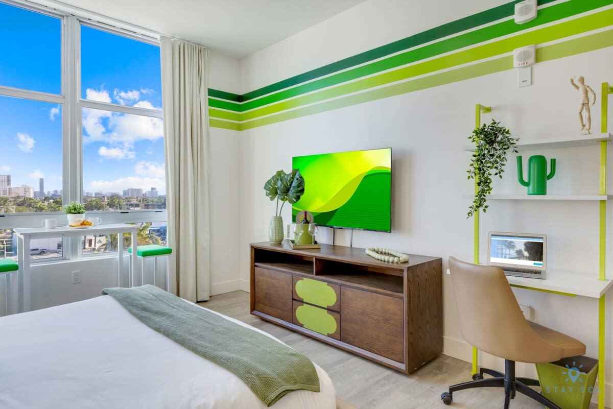 Rooftop Pool & Hot Tub, Hollywood Beach, Gym