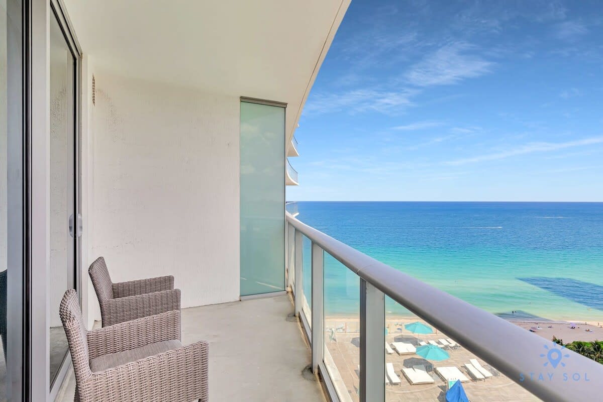 Ocean View Balcony|Beachfront Resort+Amazing Pools
