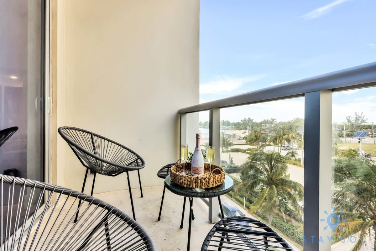 Costa Hollywood| Worth Traveling–Rooftop Pool+ Gym — Hollywood, FL — vacation rental