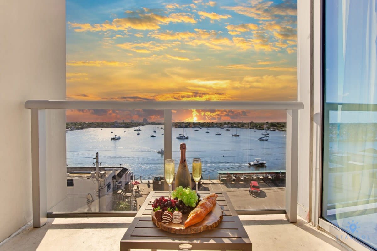 Bay View|Balcony|Amazing Pool| Hollywood Beach