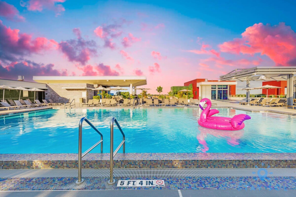 Bay View|Balcony|Amazing Pool| Hollywood Beach - Photo 1