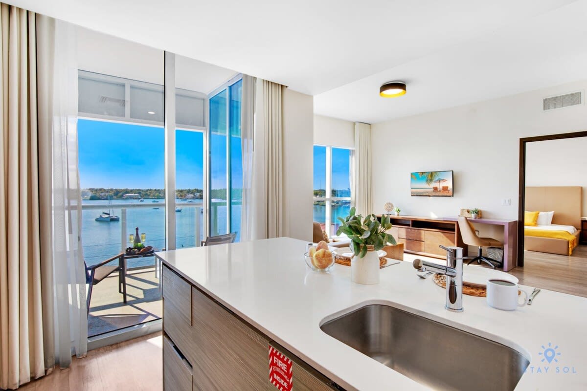 Bay View|Balcony|Amazing Pool| Hollywood Beach
