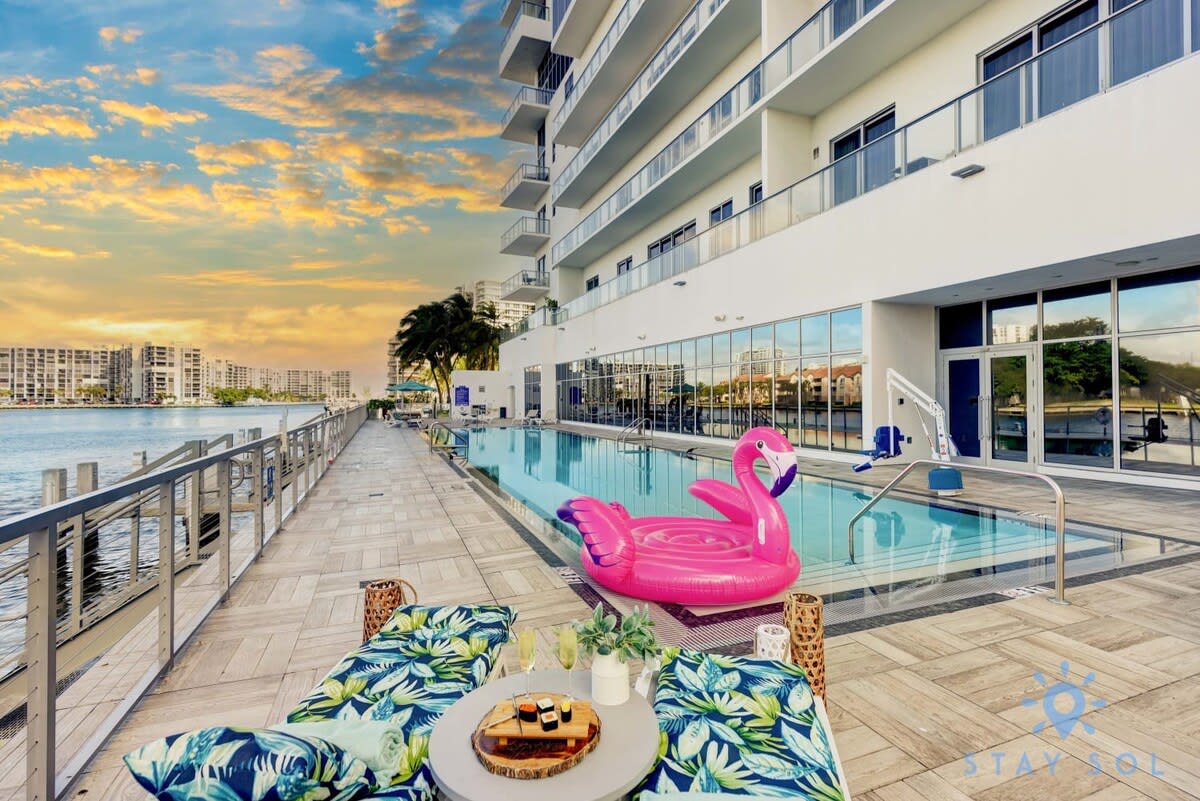 Wrap Around Balcony: Insane Views+ Amazing Pools - Picture 45