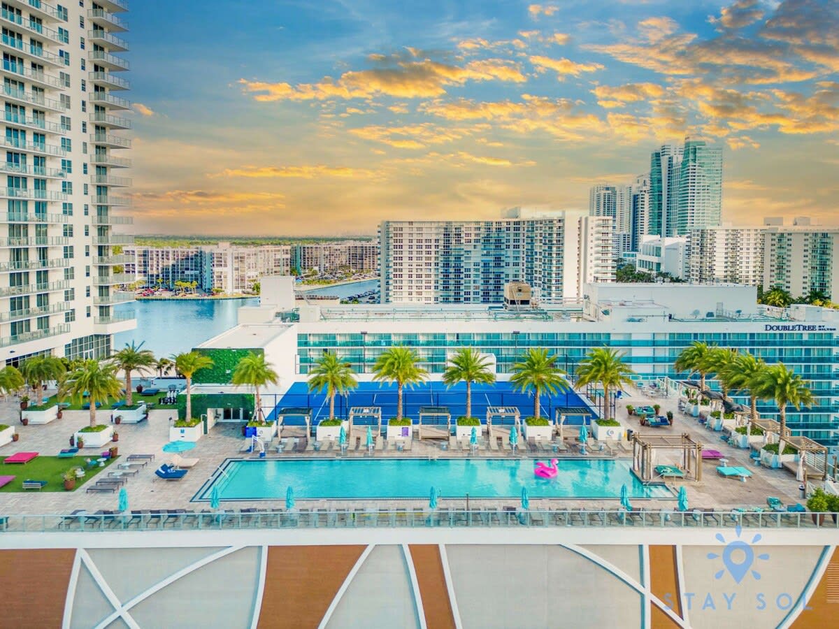 Wrap Around Balcony: Insane Views+ Amazing Pools - Picture 46