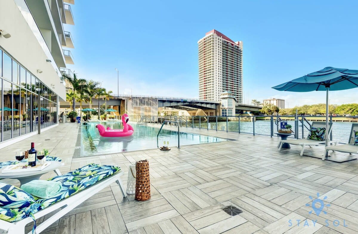 Wrap Around Balcony: Insane Views+ Amazing Pools - Picture 44