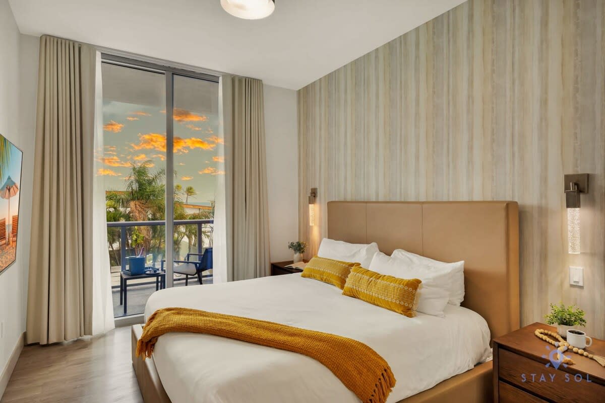 Best Stay–Rooftop Pool & Hot Tub|Hollywood Beach