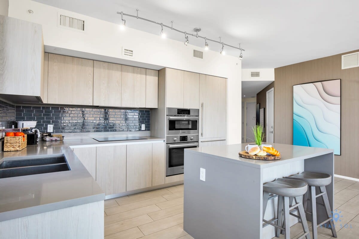 Very Chic |Bay View & Balcony|Amazing Pools+ Gym