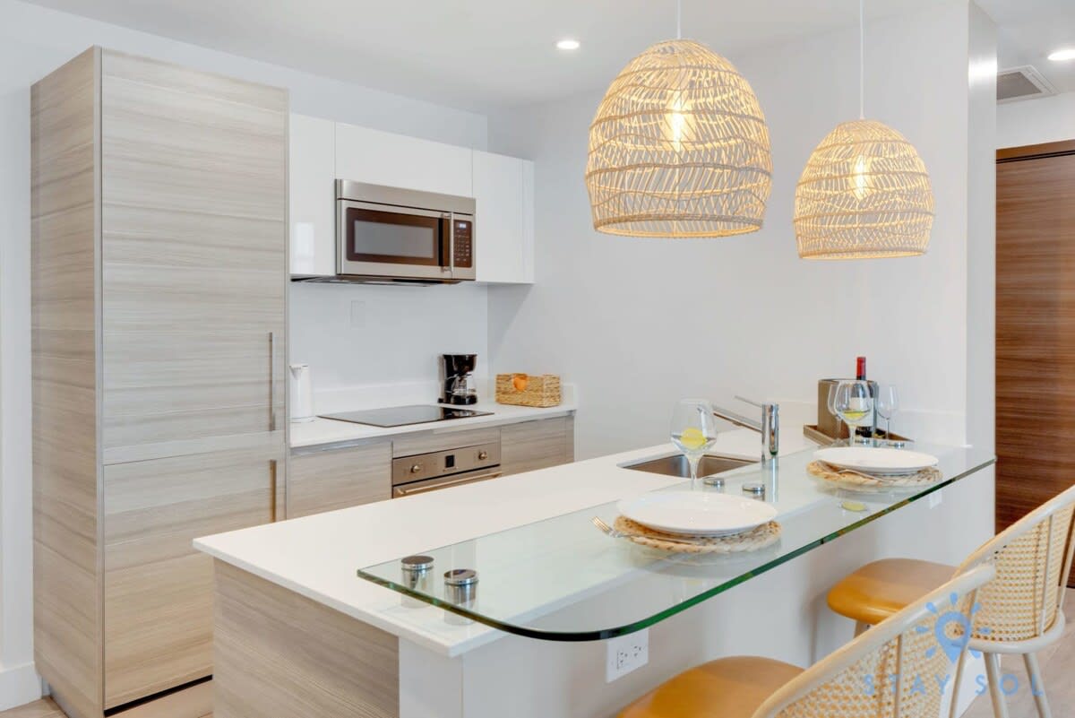 Rooftop Pool + Gym|Hollywood Beach Broad–walk