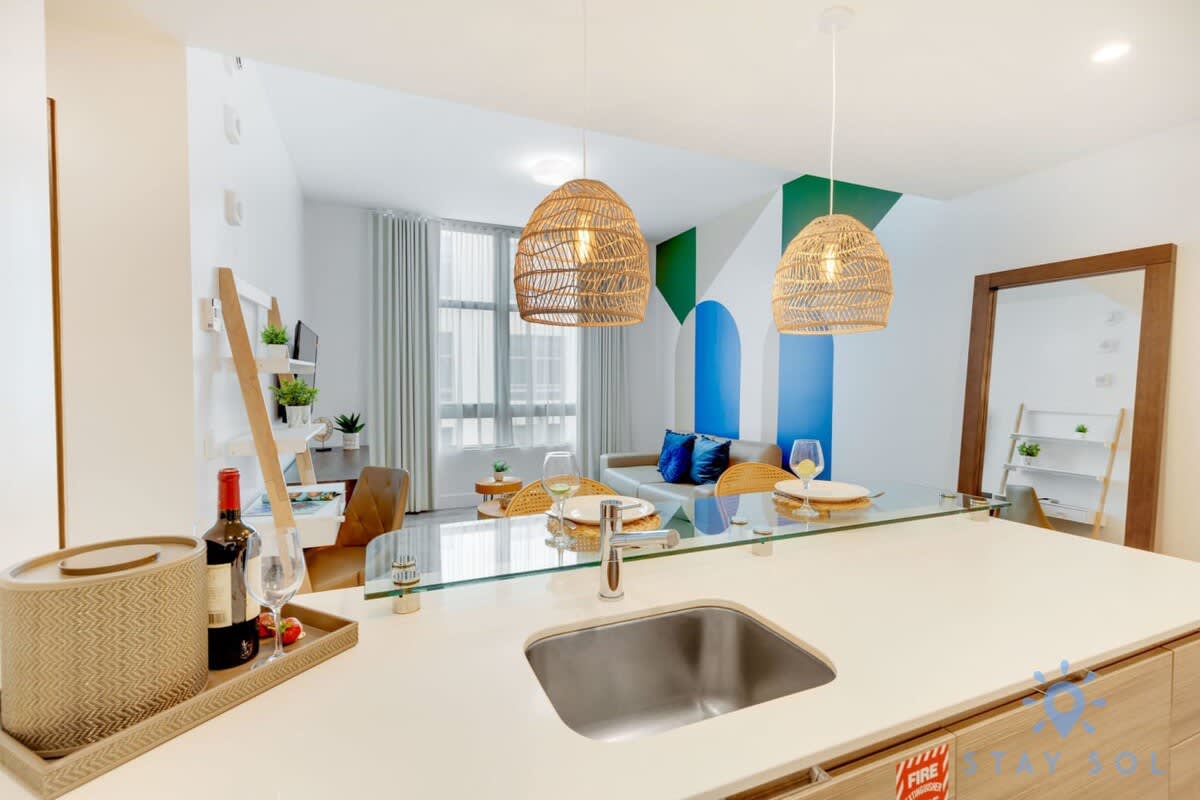 Rooftop Pool + Gym|Hollywood Beach Broad–walk