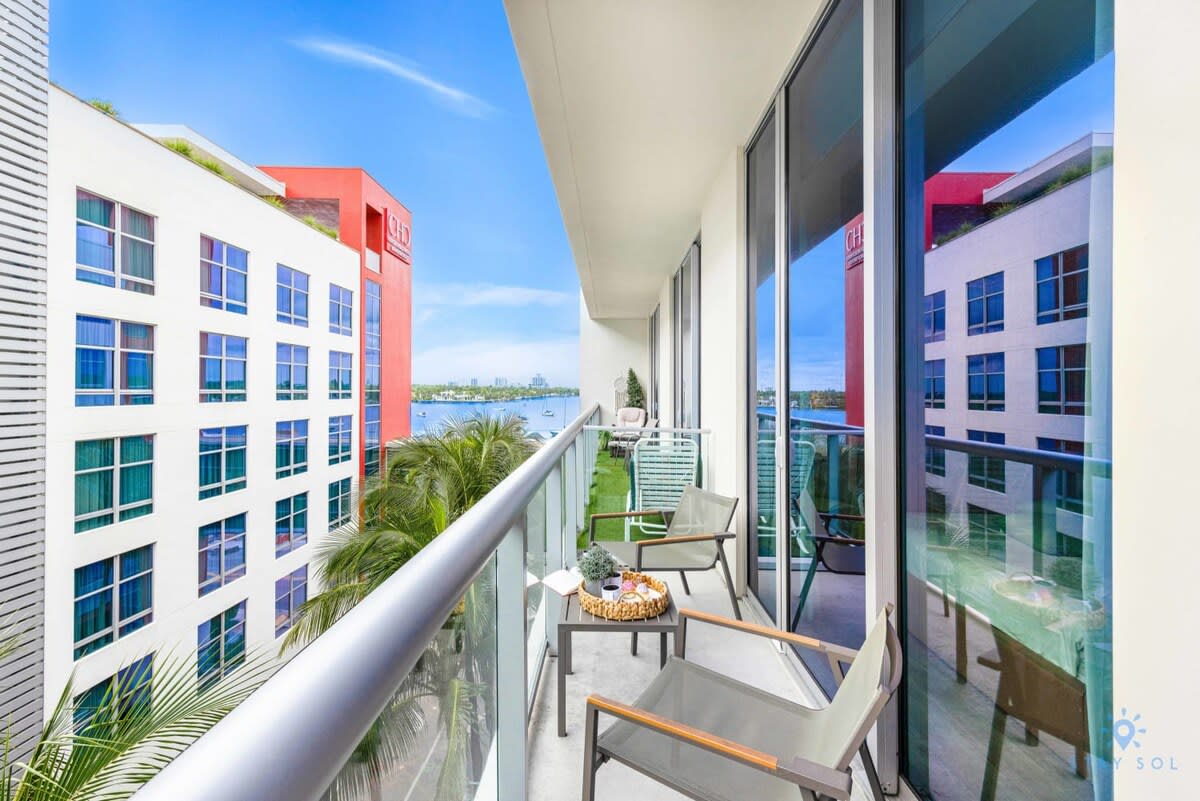 Hollywood Beach Broad–walk|Best Stay| Rooftop Pool