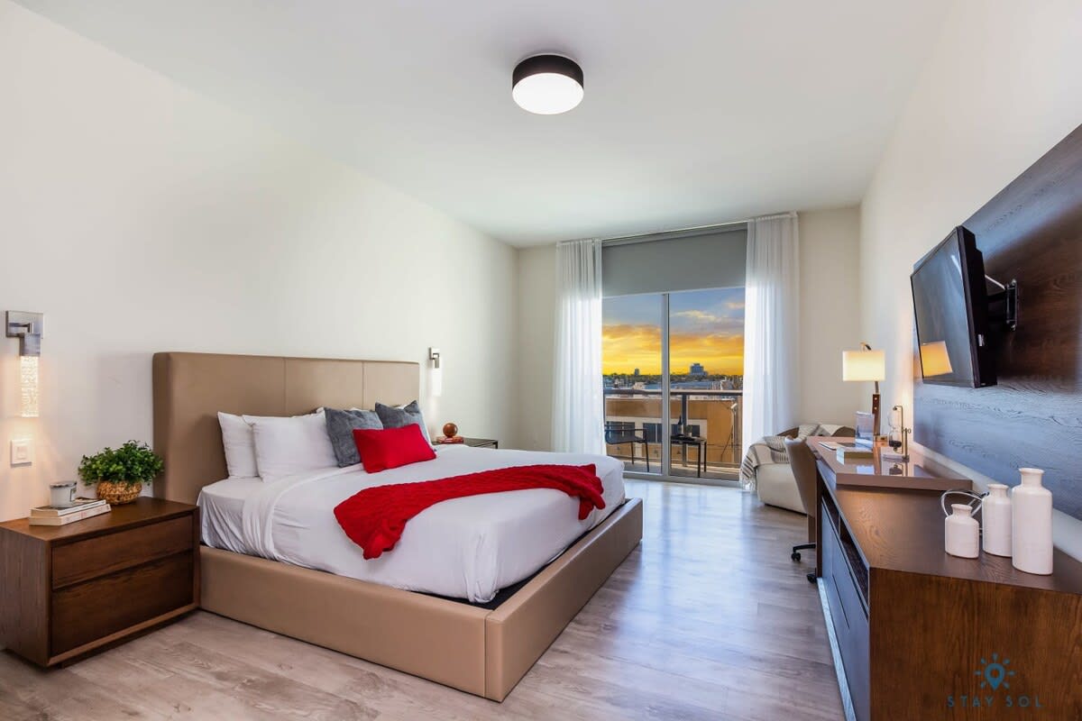 Front Bay View Balcony|Enjoy Sunsets|Amazing Pool — Hollywood, FL — vacation rental