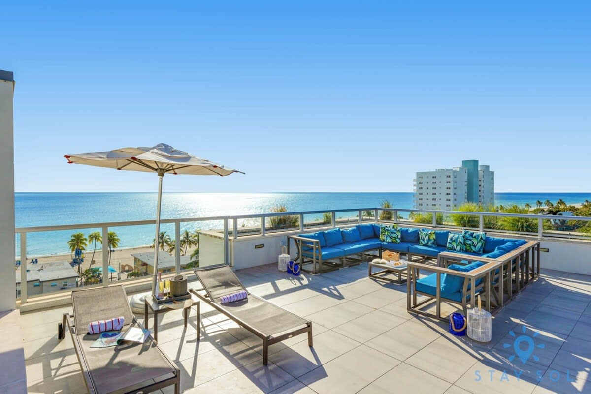 Amazing Pool & Hot Tub+ Gym|Hollywood Beach - Picture 1